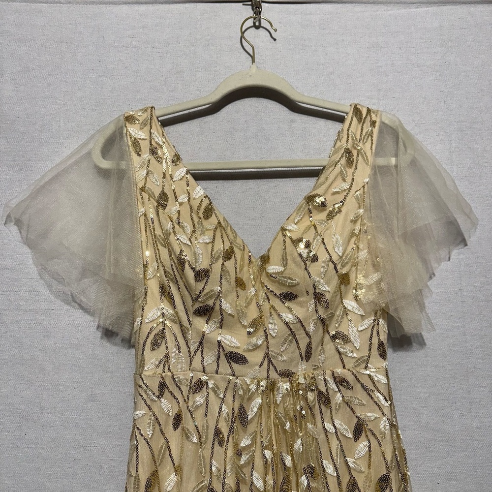 Gold Leaf Sequin Flutter Sleeve Gown - Size 6 - image 4